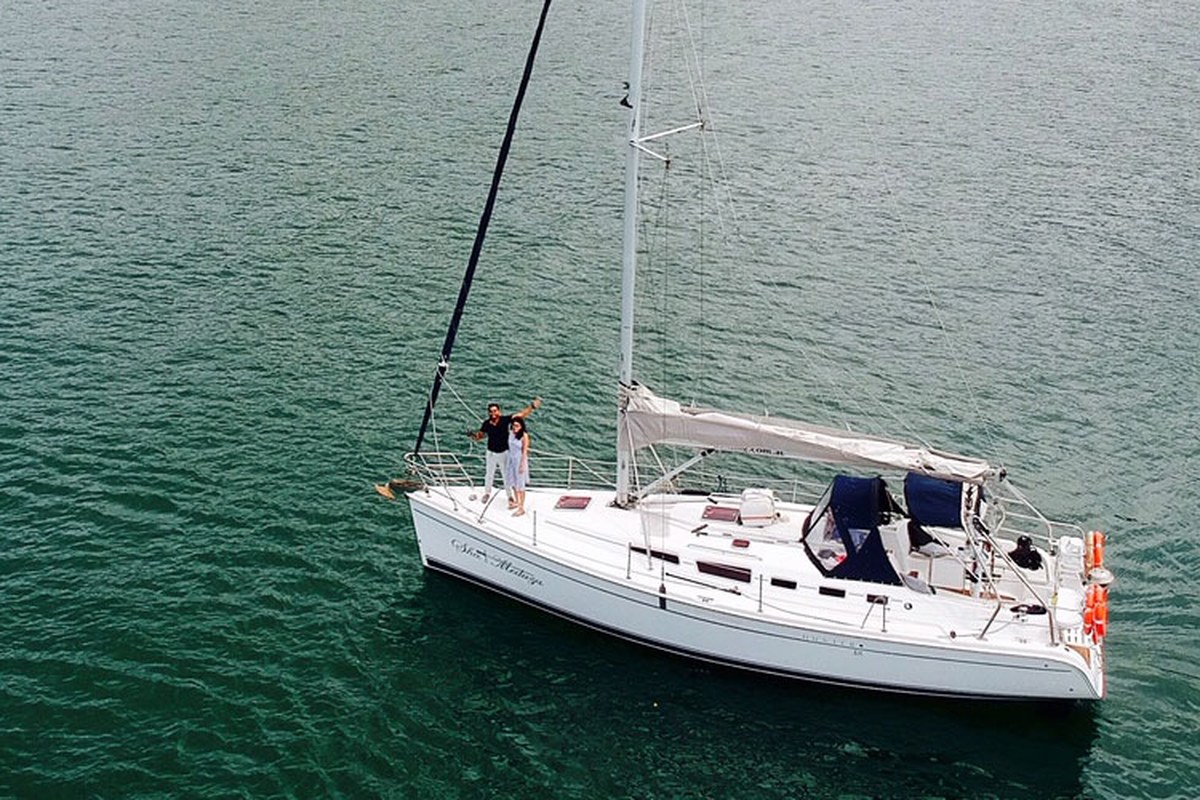 Romantic Escapes aboard a yacht on Pittwater